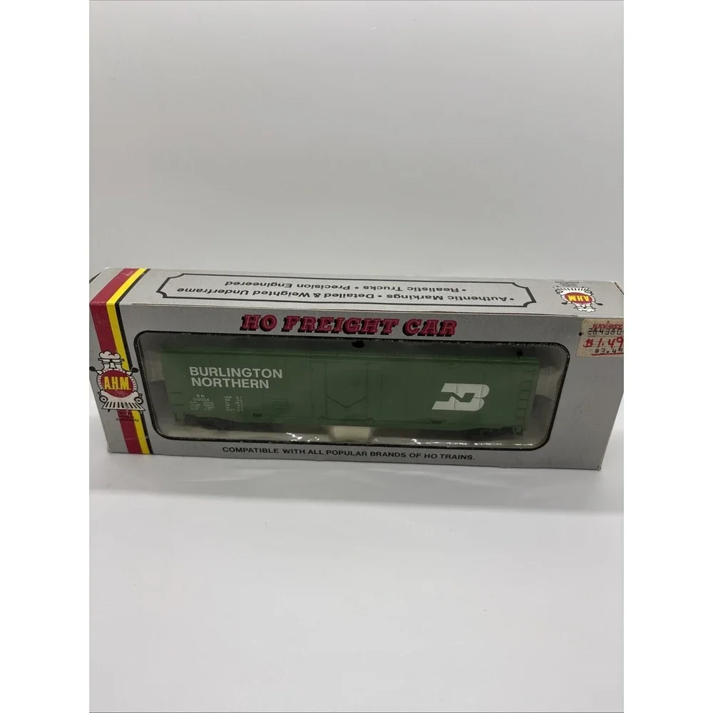 AHM #100024 Ho Scale Green Burlington Northern Box Car Very Good Condition